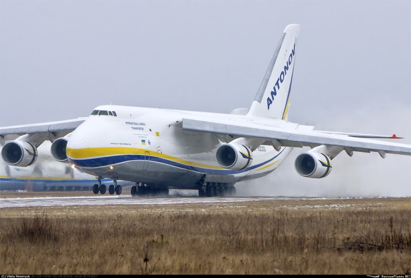 Самолет Руслан АН 124