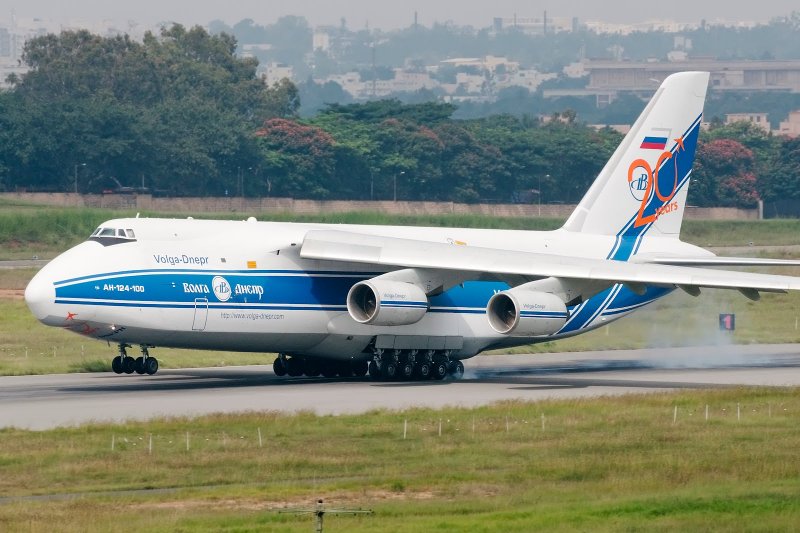 Грузовой самолёт АН-124 Руслан