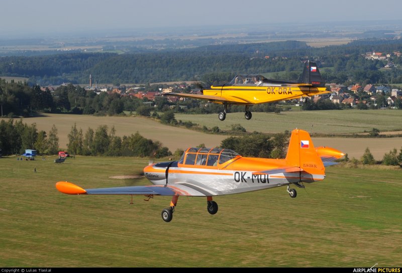 Zlin z-37 Cmelak