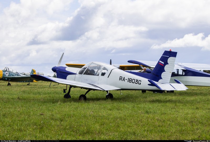 Самолет Zlin z142
