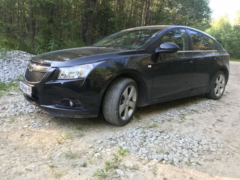 Chevrolet Cruze и Toyota