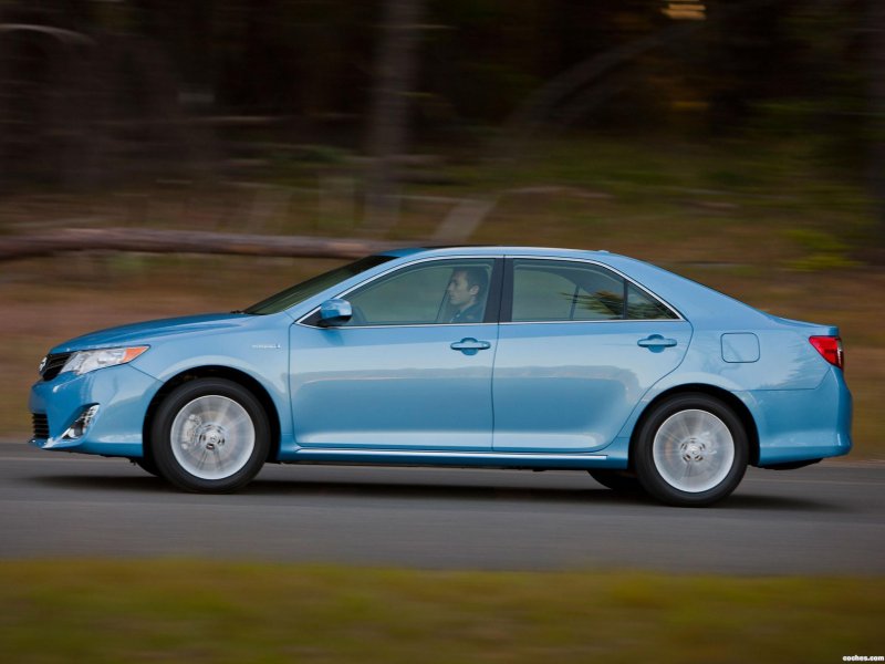 Тойота Camry XLE 2011