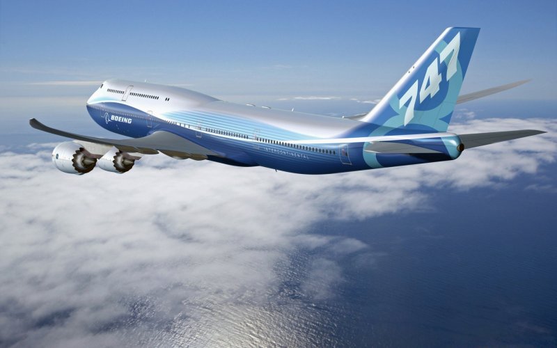 Авиалайнер Боинг 747