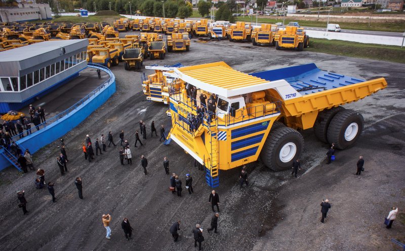 БЕЛАЗ 7958 заправщик