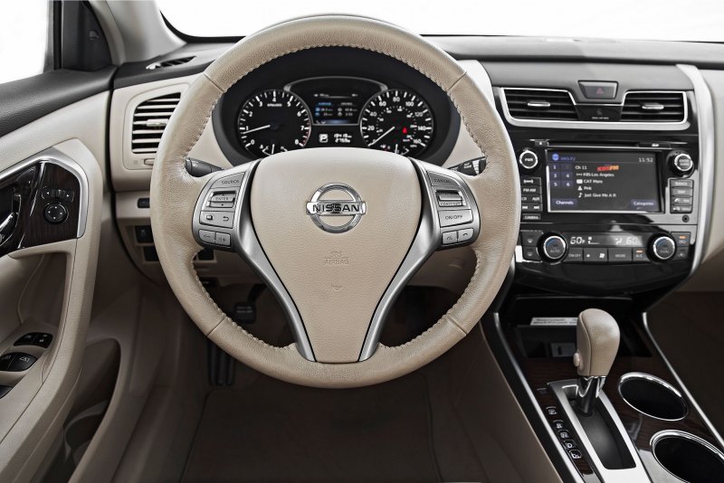Nissan Altima 2017 салон