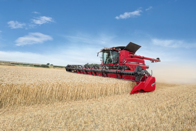 Комбайн в поле