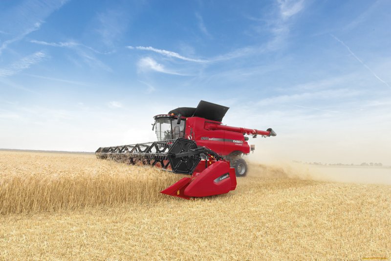 Комбайн mf7347 в поле