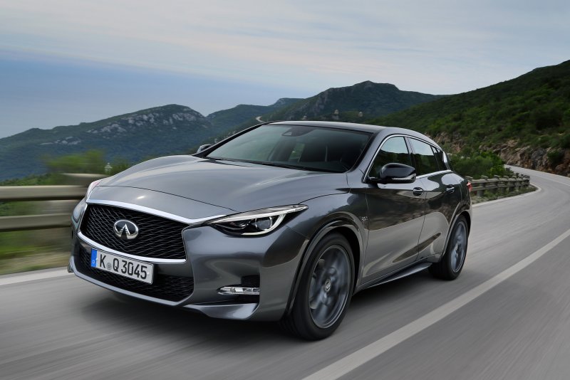 Infiniti q30 2016