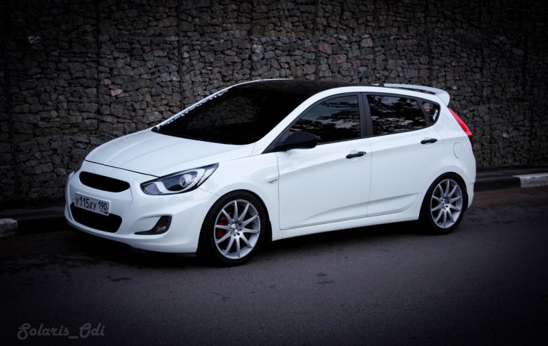 Hyundai Solaris хэтчбек белый