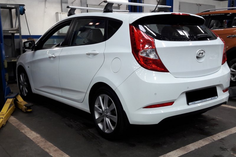 Хендай Солярис 2015 белый хэтчбек