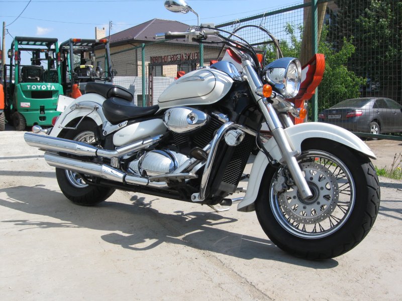 Suzuki Intruder 400