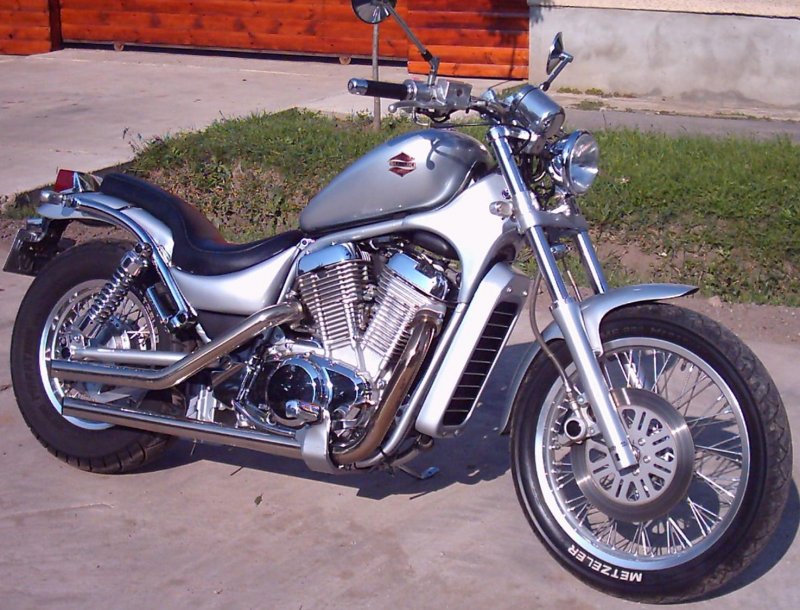 Suzuki Intruder vs 400