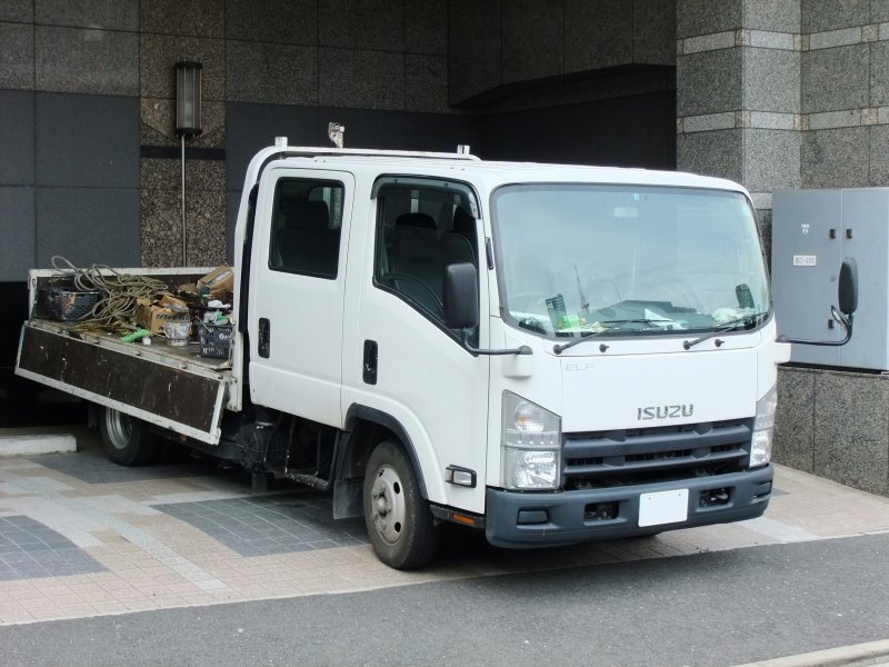 Isuzu Elf 6x2