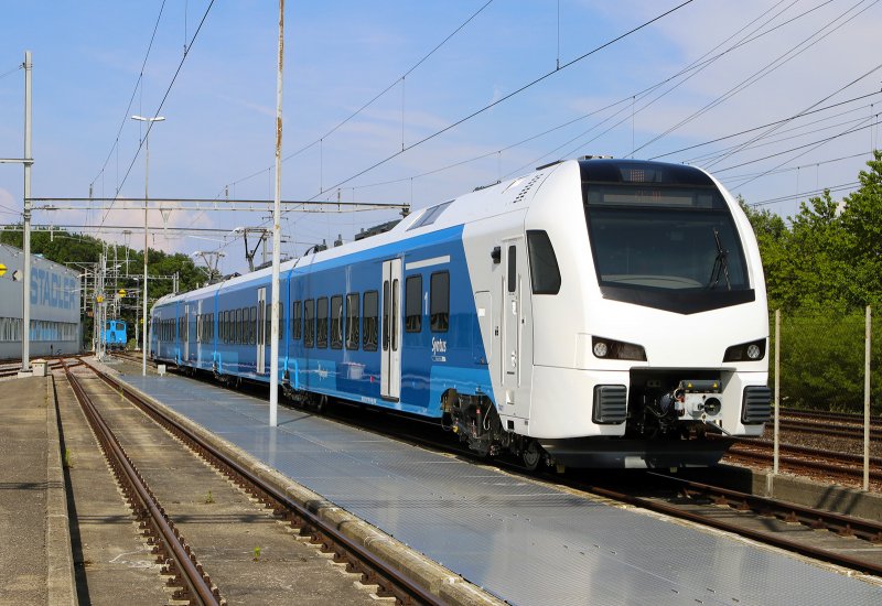 Stadler поезд