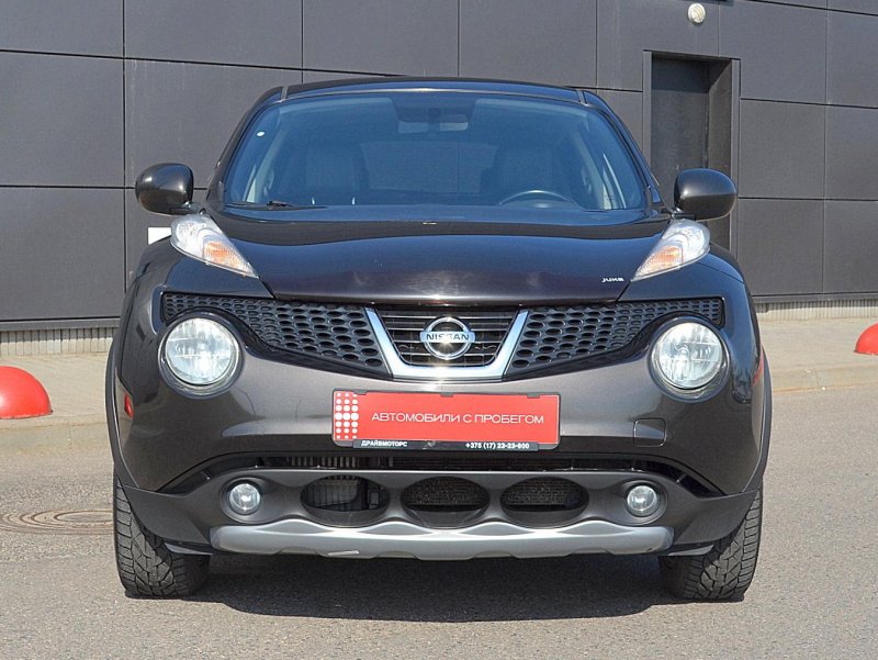 Ниссан Жук красный тонированный