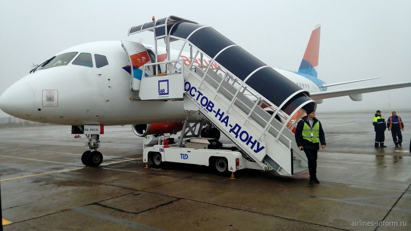 CRJ-200 самолет авиакомпании РУСЛАЙН