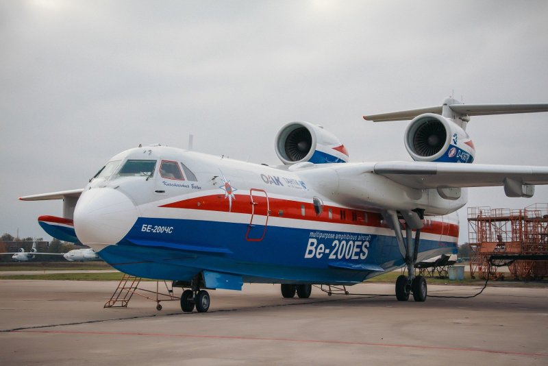Пожарный самолет ил-76