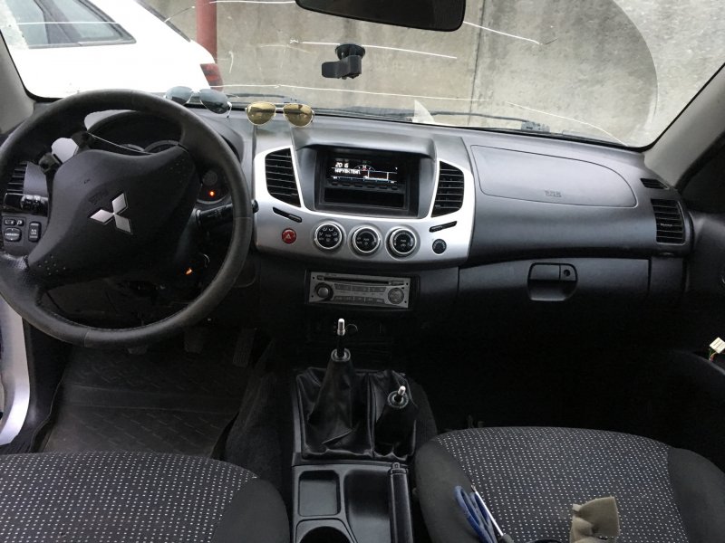 L200 2022 салон
