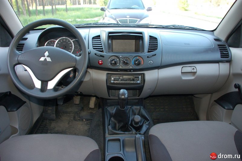Mitsubishi l200 2008 салон
