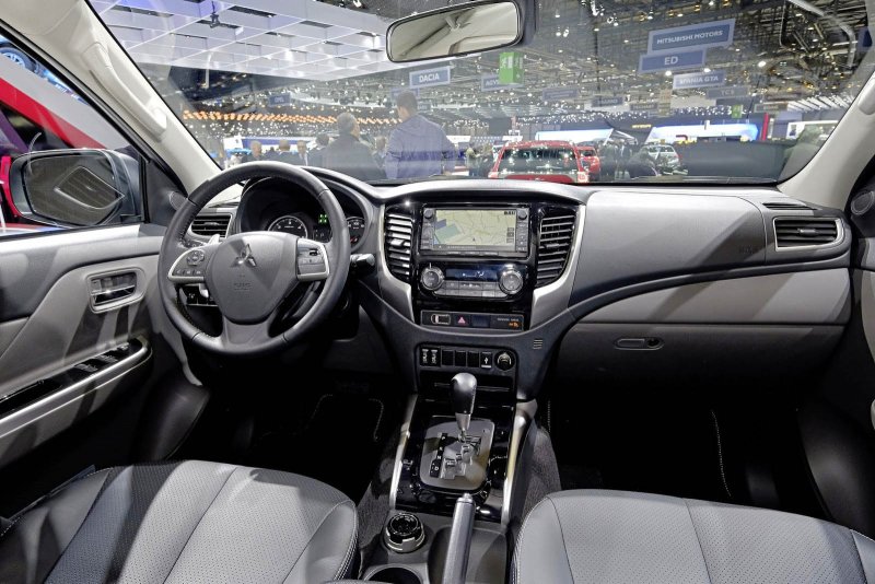 Mitsubishi l200 салон