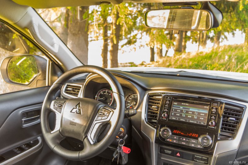 Mitsubishi l200 2010 салон