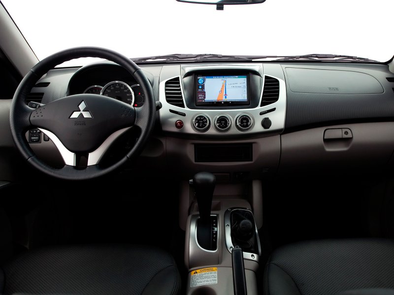 Mitsubishi l200 салон
