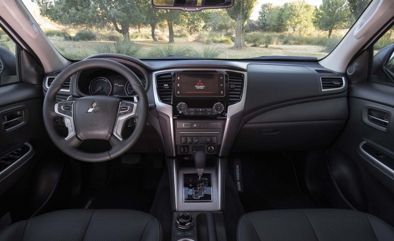 Mitsubishi l200 2017 салон