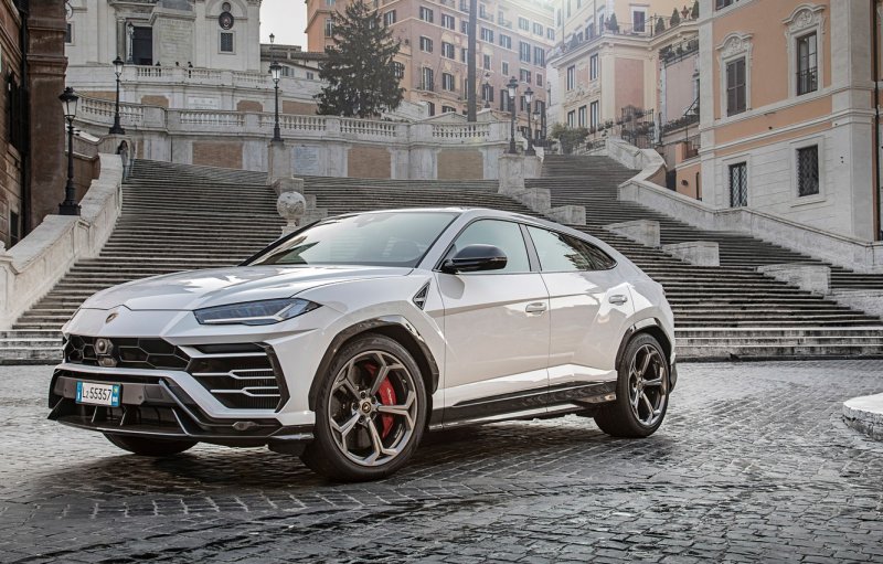 Lamborghini кроссовер Urus