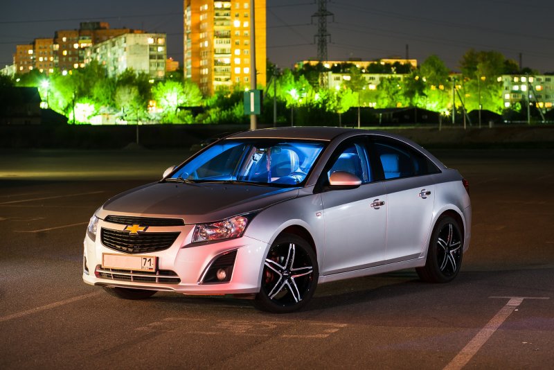 Chevrolet Cruze серебристый