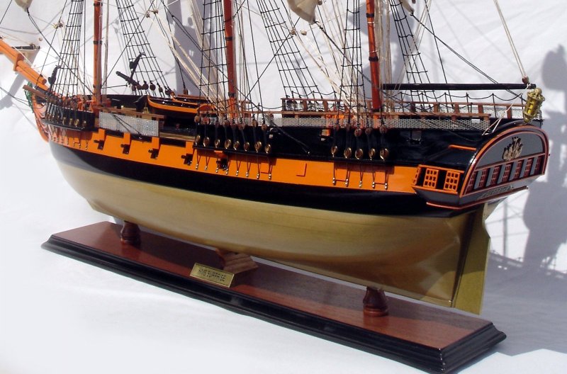 Парусник HMS Surprise