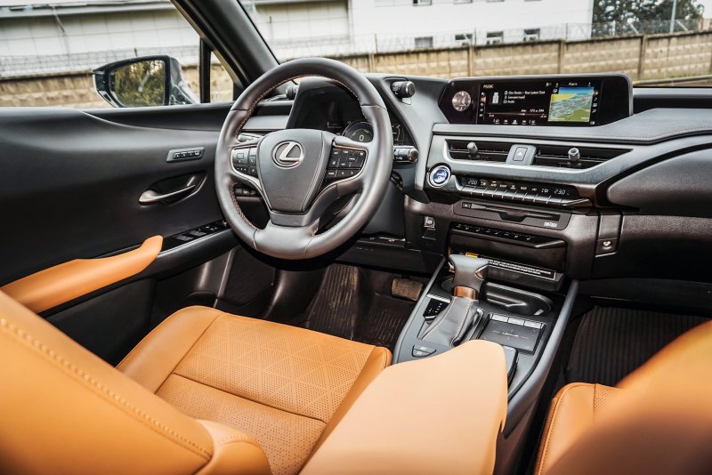 Lexus NX 200 салон