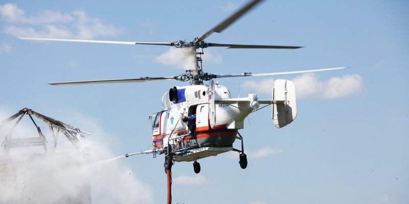 Ка-32 вертолет красный