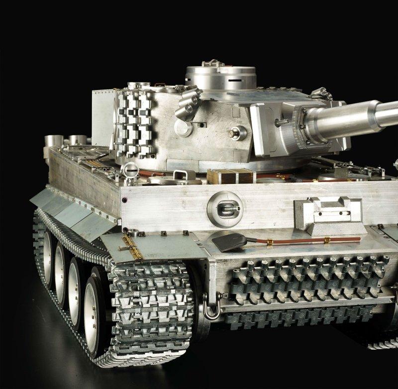 Радиоуправляемый танк Heng long German Tiger i масштаб 1 8 RTR 2.4G hl00x