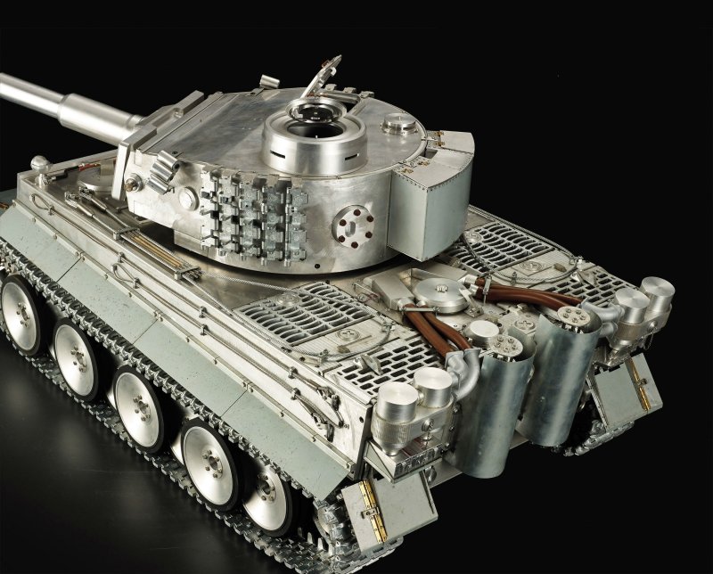 Радиоуправляемый танк Heng long German Tiger i масштаб 1 8 RTR 2.4G hl00x