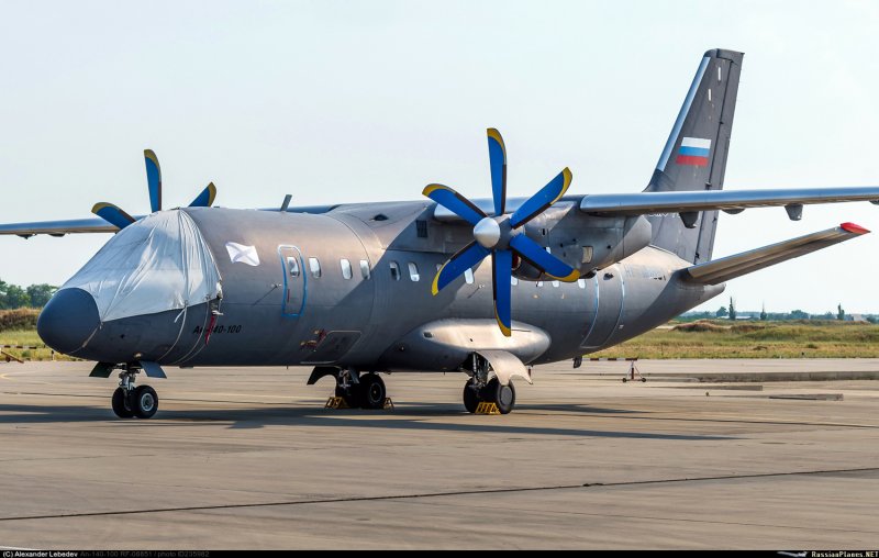 АН-140 вид сзади