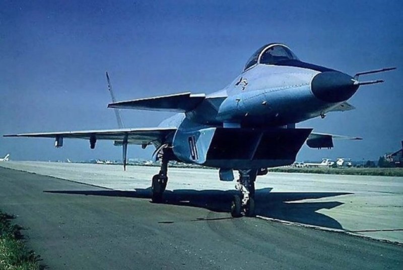 Самолет миг-25рб