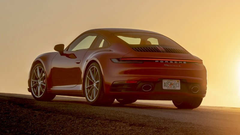 Машина Porsche Carrera 4s 2020
