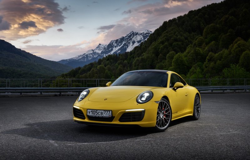 Машина Порше 911 Каррера