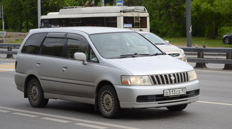 Ниссан Бассара 1999