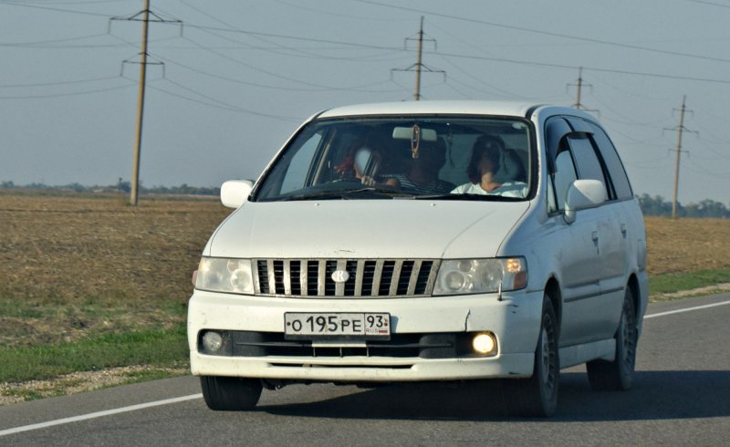 Ниссан Бассара 2004