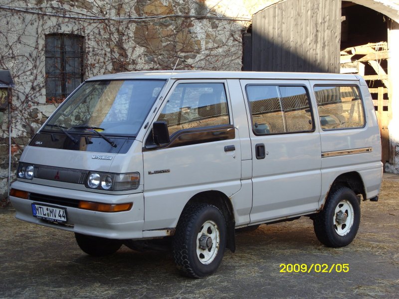 Mitsubishi л 300