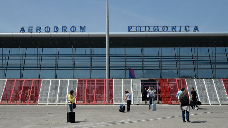 Самолёт Montenegro Airlines
