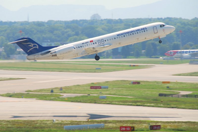 Fokker 100 Montenegro Airlines