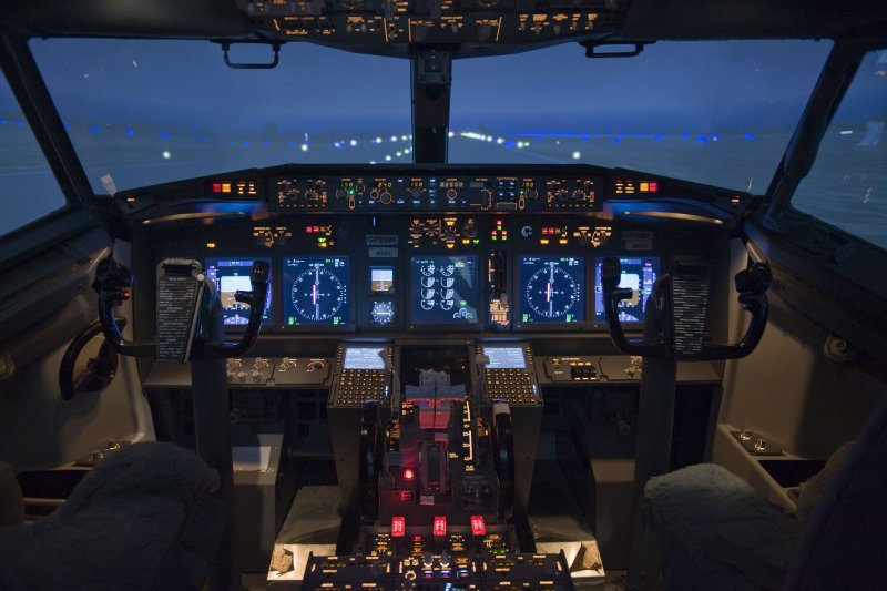 Боинг 737-800 кабина пилотов