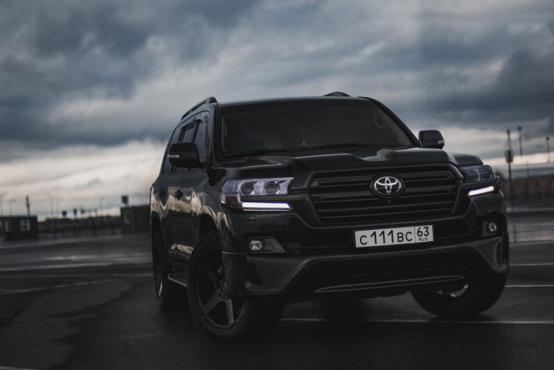 Toyota LC 200 черный