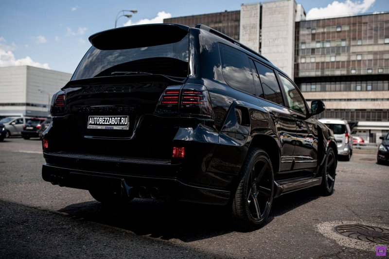 Toyota Land Cruiser 200 черный