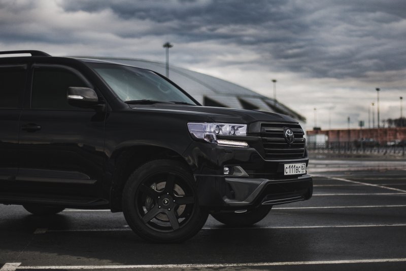 Toyota Land Cruiser 200 2021 черный