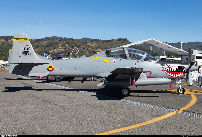 Самолет EMB-314 super Tucano