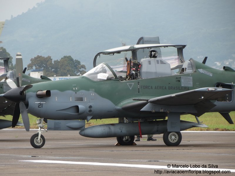 Самолет a-29 super Tucano