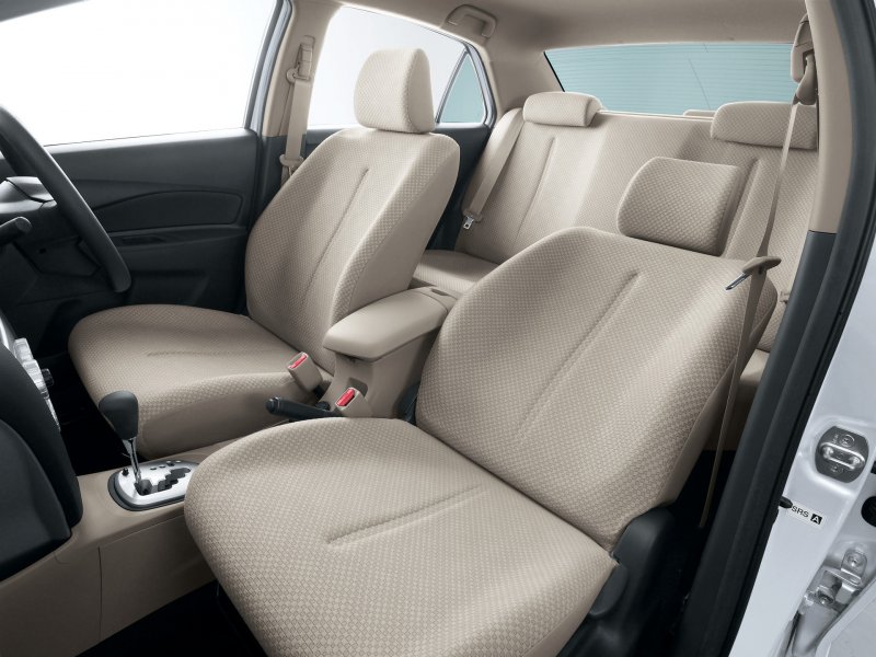Toyota Belta 2006 салон